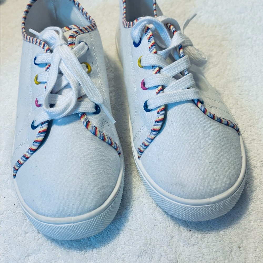Brand New - Stylish sneakers By So - Girls Size 6 M - Box 82